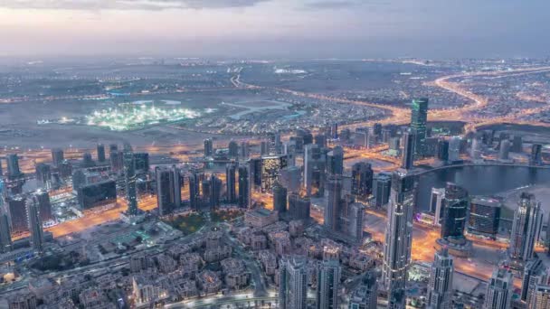 Downtown i Dubai natt till dag Timelapse före soluppgången. Flygvy med torn och skyskrapor — Stockvideo