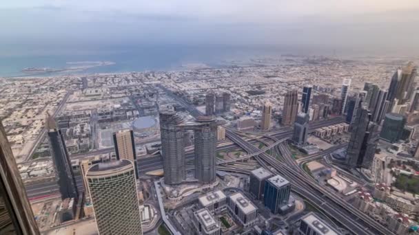 Downtown of Dubai na timelapse da manhã após o nascer do sol. Vista aérea com torres e arranha-céus — Vídeo de Stock