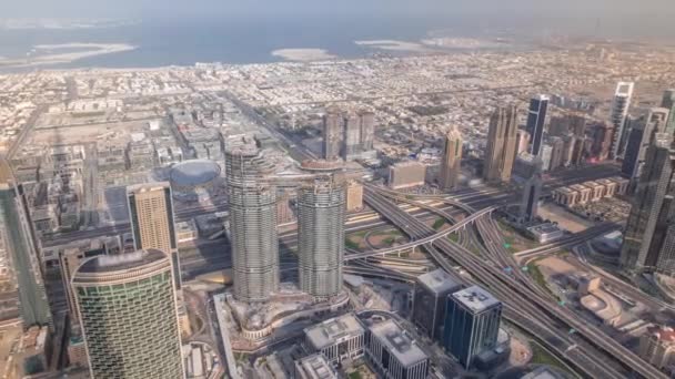 Centro di Dubai nel timelapse mattina dopo l'alba. Vista aerea con torri e grattacieli — Video Stock