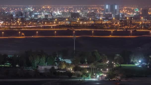 Vista aérea a villas y casas cerca del campo de golf timelapse noche — Vídeos de Stock