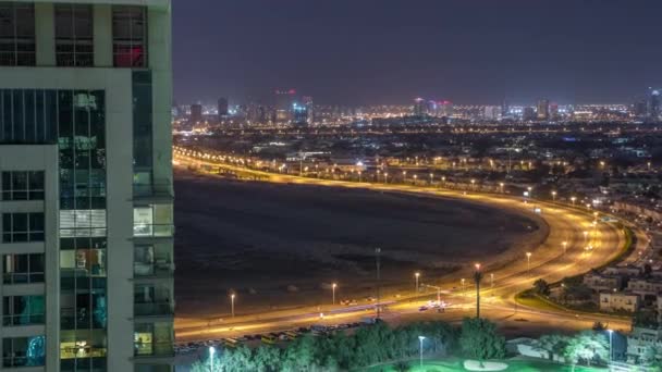 Vue aérienne des villas et des maisons avec parcours de golf nuit timelapse — Video