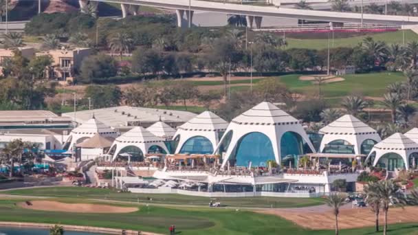 Mrakodrapy Dubaje Marina a ranní golfová hřiště, Dubaj, Spojené arabské emiráty — Stock video