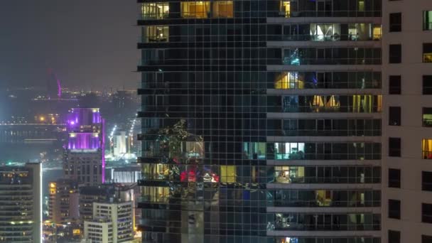 ドバイのジュメイラビーチレジデンスの近代的な超高層ビル、Jbr空中夜のタイムラプス — ストック動画
