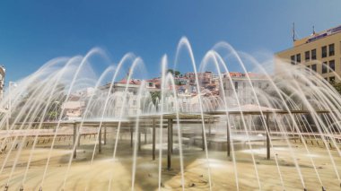 Lizbon şehir merkezinde Martim Moniz Meydanı 'ndaki çeşme.