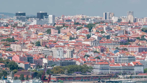 Panorama do centro histórico de Lisboa espaço aéreo vista de cima da margem sul do rio Tejo ou Tejo . — Fotografia de Stock