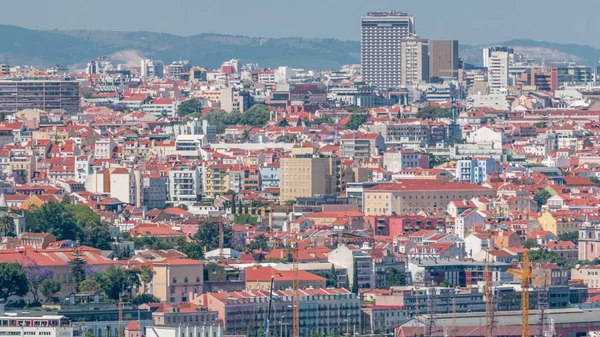Lisszabon történelmi belvárosának panorámája légi felvétel a Tagus vagy a Tejo folyó déli pereméről. — Stock Fotó