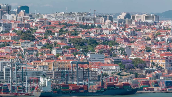 Panorama du centre historique de Lisbonne timelapse aérienne vue au-dessus de la bordure sud du Tage ou du Tejo . — Photo