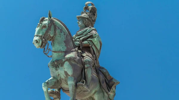 Statua di Re Jose I in Piazza del Commercio a Lisbona iperlapide timelapse, Portogallo — Foto Stock