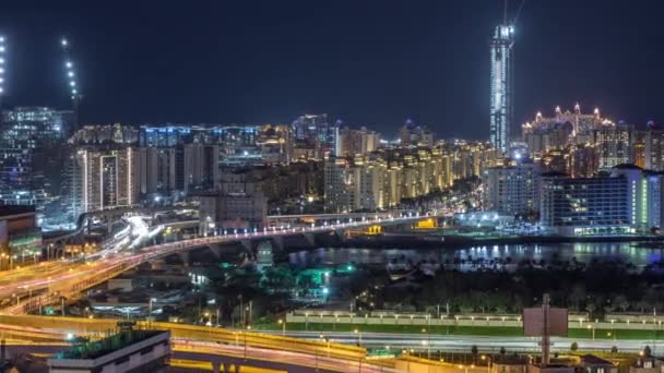 朱美拉棕榈公路桥空中夜延。迪拜， 阿拉伯联合酋长国 — 图库视频影像