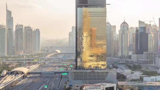 Dubai Marina en JLT tijdens zonsondergang luchtfoto timelapse top uitzicht op wolkenkrabbers in Dubai, VAE. — Stockvideo