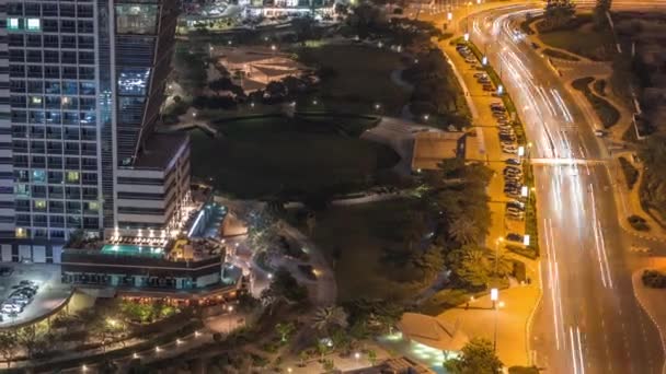 Jumeirah Lake Towers barrio residencial timelapse noche aérea cerca de Dubai Marina — Vídeos de Stock