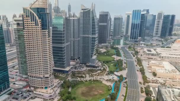 Jumeirah Lake Towers yerleşim bölgesi Dubai Marina yakınlarındaki havadan timelapse — Stok video