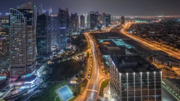 Jumeirah Lake Towers bairro residencial noite aérea timelapse perto de Dubai Marina — Vídeo de Stock