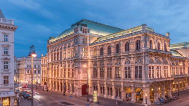 Avusturya, Viyana 'daki Wiener Staatsoper hava gününden geceye güzel bir manzara