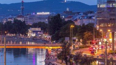 Viyana 'daki Tuna Kanalı' nda gün batımından sonra gece gündüz hava manzarası