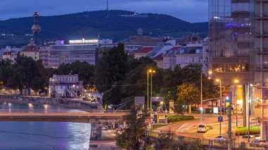 Viyana 'daki Tuna Kanalı' nda gün doğumundan önce gece gündüz hava manzarası