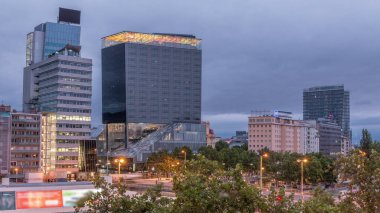 Schwedenplatz, Viyana 'nın orta kesiminde, Tuna Kanalı hava sahasında gece gündüz yer alan bir meydandır.