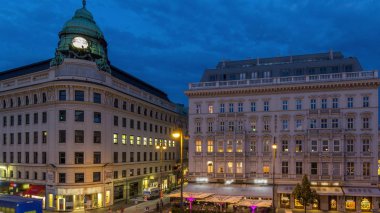 Avusturya, Viyana şehir merkezindeki tarihi binalarla Albertina Meydanı hava-gece saatleri