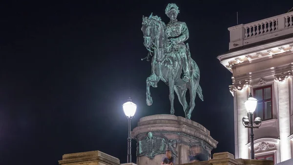 Night view of equestrian statue of Archduke Albert in front of the Albertina Museum timelapse in Vienna, Austria — Stock Photo, Image