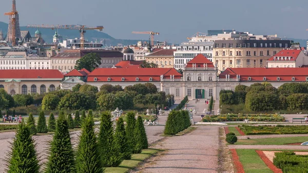 Belvedere Palace with beautiful floral garden timelapse, Vienna Austria — стоковое фото