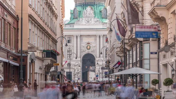 Kohlmarkt δρόμο με Hofburg Complex timelapse στο κέντρο της Βιέννης στην Αυστρία με το πλήθος στο δρόμο — Φωτογραφία Αρχείου