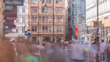 Graben St. Timelapse 'de insanlar yürüyor. Viyana' nın ana caddesi, Avusturya..