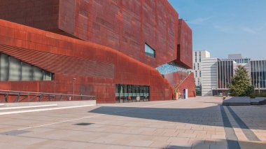 Viyana Üniversitesi Ekonomi ve İş Zamanlaması Kütüphanesi ve Öğrenim Merkezi olan modern binalar