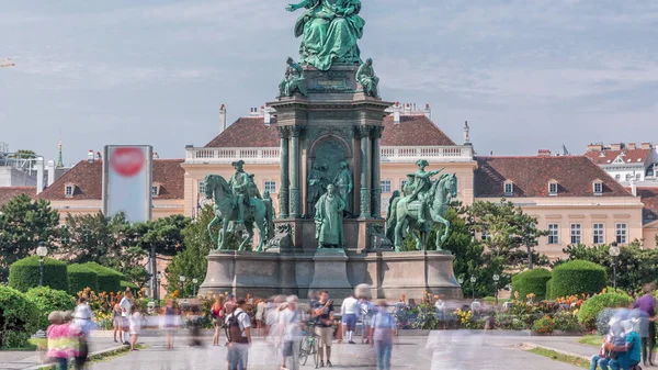 Empress Maria Theresia Monument timelapse et Musées Quartier sur fond à Vienne, Autriche . — Photo