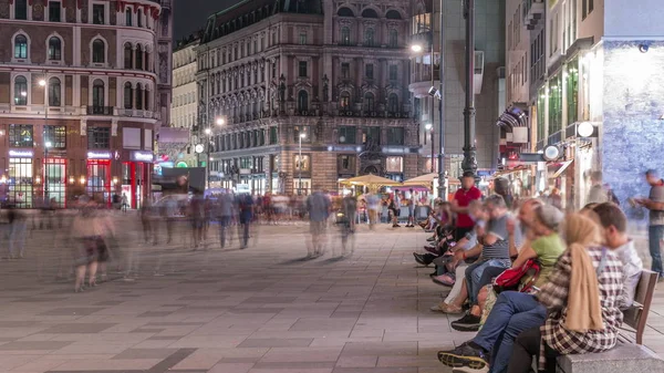 People walking in the Old city center of Vienna in Stephansplatz night timelapse — Stock Photo, Image