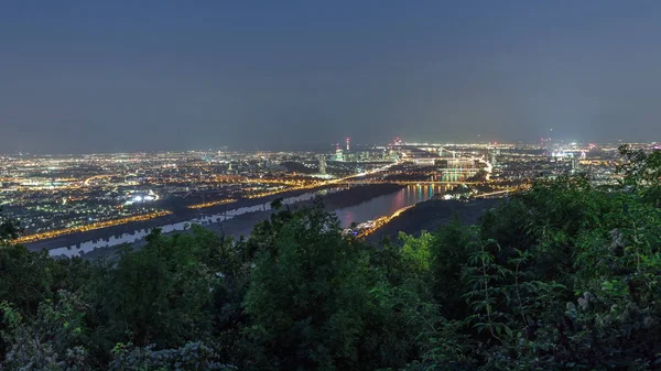 Skyline de Viena de Danúbio Miradouro Leopoldsberg aéreo noite timelapse . — Fotografia de Stock
