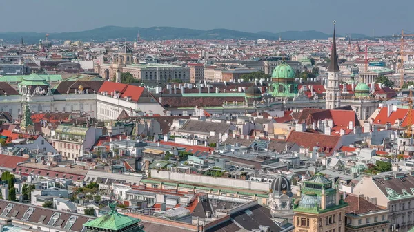 Vista aérea panorâmica de Viena, Áustria, da torre sul da catedral de São Estevão timelapse — Fotografia de Stock