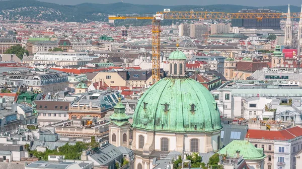 Vista aérea panorâmica de Viena, Áustria, da torre sul da catedral de São Estevão timelapse — Fotografia de Stock