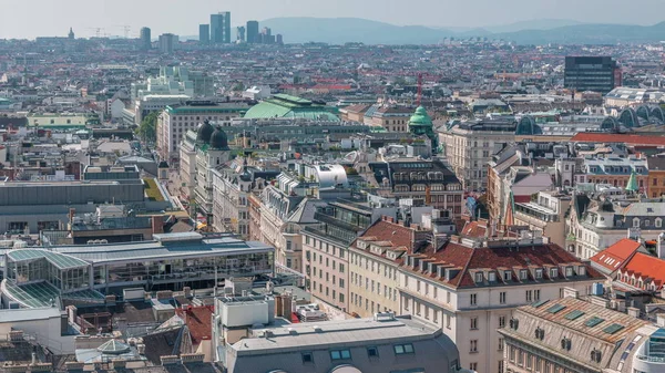 Vista aérea panorâmica de Viena, Áustria, da torre sul da catedral de São Estevão timelapse — Fotografia de Stock