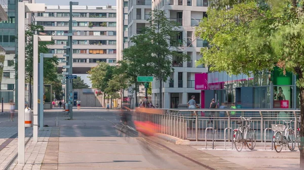 Donaustadt Danubio City timelapse es un barrio moderno con rascacielos y centros de negocios en Viena, Austria . —  Fotos de Stock