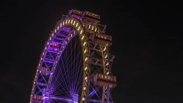 Wiener Riesenrad v noci Prater timelapse - nejstarší a největší ruské kolo v Rakousku. — Stock fotografie