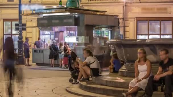 Straat eten kiosk en worst staan 's nachts timelapse in Wenen — Stockvideo