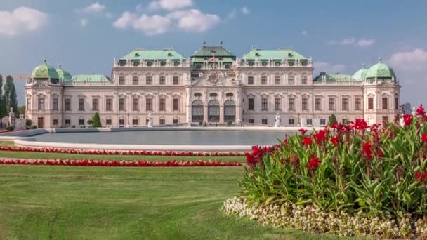 美しい花の庭のタイムラプスを持つベルヴェデーレ宮殿、ウィーンオーストリア — ストック動画