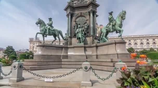 Avusturya Viyana 'daki İmparatoriçe Maria Theresia Anıtı zaman atlaması ve Sanat Tarihi Müzesi. — Stok video