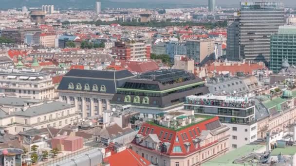 Vista aérea panorámica de Viena, Austria, desde la torre sur de la catedral de San Esteban timelapse — Vídeo de stock