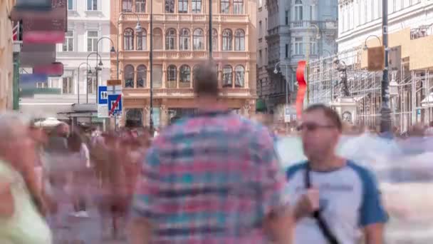 Folk går i Graben St. Timelapse, gamla stan huvudgatan i Wien, Österrike. — Stockvideo