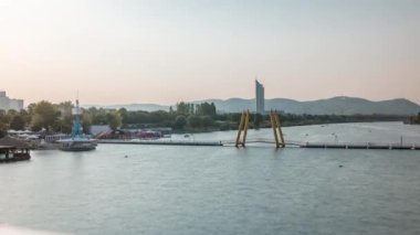 Copa Cagrana zaman çizelgesi, Viyana 'nın 22. Bölgesi' nde Neue Donau yakınlarında bir yer.