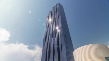 Donaustadt Tuna Şehri zaman atlaması, Avusturya, Viyana 'da gökdelenleri ve iş merkezleri olan modern bir bölge..