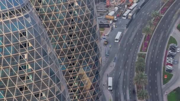 Skyline view of intersection traffic on Al Saada street near DIFC timelapse in Dubai, EAU . — Vídeo de Stock