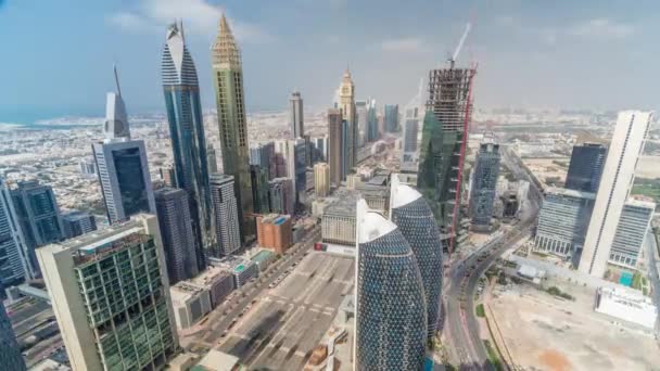 Vista del horizonte de los edificios de Sheikh Zayed Road y el timelapse aéreo DIFC en Dubai, Emiratos Árabes Unidos . — Vídeos de Stock