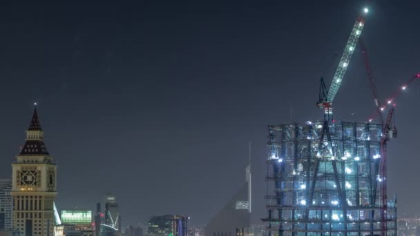 Skyline dos edifícios da Sheikh Zayed Road e DIFC noite aérea timelapse em Dubai, Emirados Árabes Unidos . — Vídeo de Stock