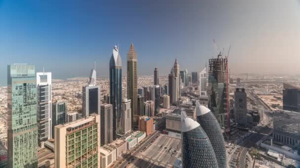 Skyline-Ansicht der Gebäude von Scheich Zayed Straße und difc Antenne Zeitraffer in Dubai, uae. — Stockvideo