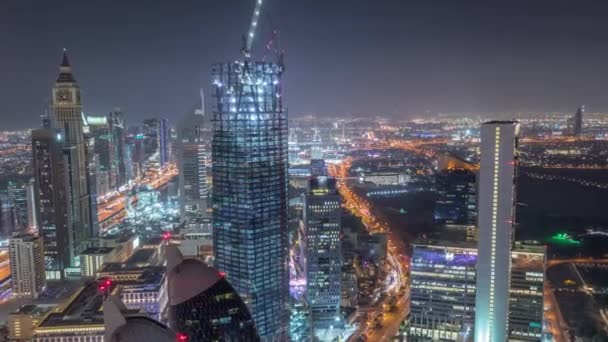 Panorama budov v Dubaji, v UAE, v nočních vzdušných budovách.. — Stock video