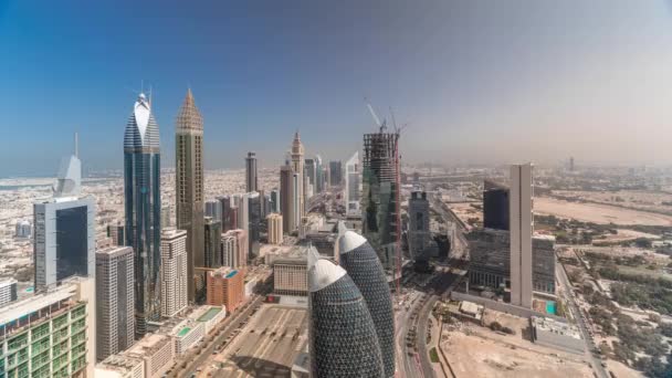 Vista panorâmica dos edifícios da Sheikh Zayed Road e da DIFC no Dubai, Emirados Árabes Unidos . — Vídeo de Stock