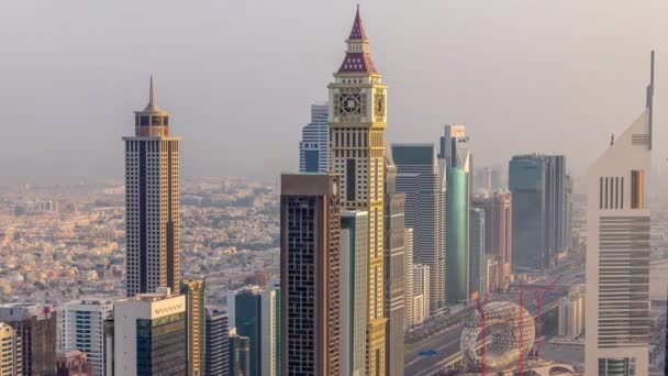 Vista panorâmica dos edifícios da Sheikh Zayed Road e da DIFC no Dubai, Emirados Árabes Unidos . — Vídeo de Stock