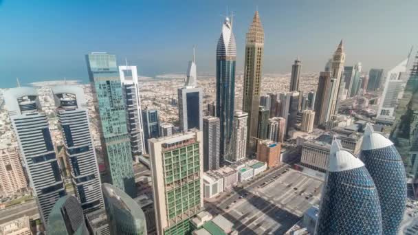 Skyline vista degli edifici di Sheikh Zayed Road e DIFC timelapse aerea a Dubai, Emirati Arabi Uniti . — Video Stock